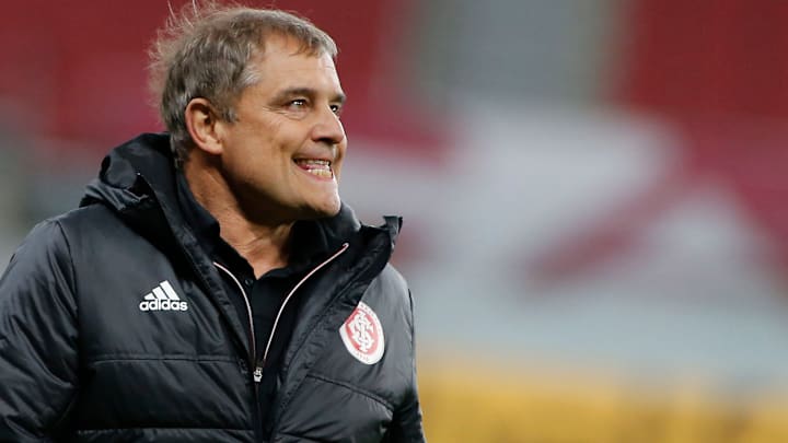 Internacional e Chapecoense se enfrentam pela 25ª rodada da Série A do Campeonato Brasileiro. Internacional e Chapecoense se enfrentam pela 25ª rodada da Série A do Campeonato Brasileiro.